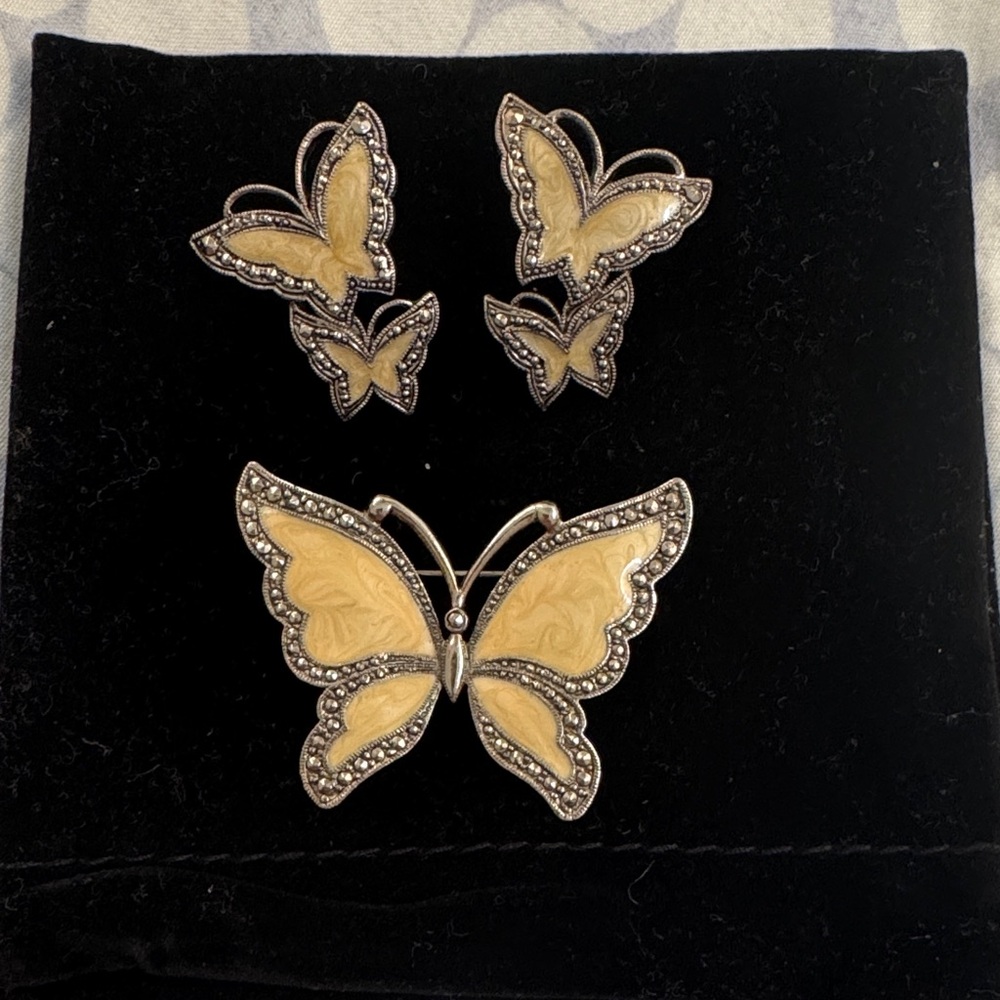 Elegant Butterfly Jewelry Set with Cream Accents